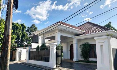 RUMAH MEWAH SIAP HUNI DI LEBAK BULUS DEKAT MRT