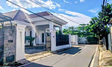 RUMAH MEWAH SIAP HUNI DI LEBAK BULUS DEKAT MRT