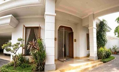RUMAH MEWAH SIAP HUNI DI LEBAK BULUS DEKAT MRT