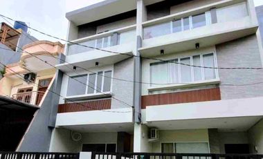 RUMAH BARU MINIMALIS MODERN 3 LANTAI DENGAN BATA MERAH DI MANGGA DURI KEPA JAKARTA