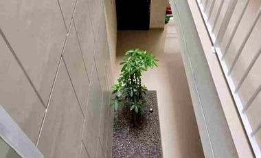 RUMAH BARU MINIMALIS MODERN 3 LANTAI DENGAN BATA MERAH DI MANGGA DURI KEPA JAKARTA