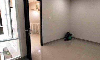 RUMAH BARU MINIMALIS MODERN 3 LANTAI DENGAN BATA MERAH DI MANGGA DURI KEPA JAKARTA