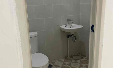 DISEWAKAN RUMAH 4 LANTAI SEMI FURNISHED DI DUTA MAS