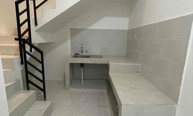 DISEWAKAN RUMAH 4 LANTAI SEMI FURNISHED DI DUTA MAS
