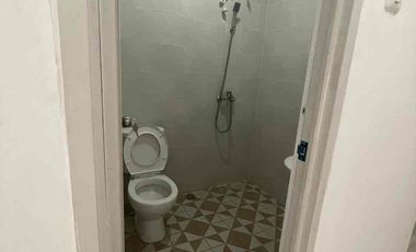DISEWAKAN RUMAH 4 LANTAI SEMI FURNISHED DI DUTA MAS