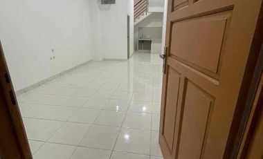 DISEWAKAN RUMAH 4 LANTAI SEMI FURNISHED DI DUTA MAS