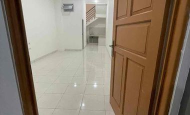 DISEWAKAN RUMAH 4 LANTAI SEMI FURNISHED DI DUTA MAS