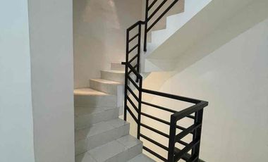 DISEWAKAN RUMAH 4 LANTAI SEMI FURNISHED DI DUTA MAS