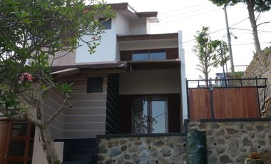 Rumah Villa Lingkungan asri Di Awiligar Cigadung