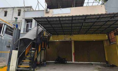 disewakan ruko pinggir jalan strategis di meruyung depok 2,5 lantai ada rooftop nya cocok untuk cafe atau usaha lain