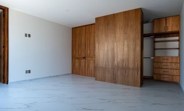 Casa de 5 recamaras Solares Altanza Zona Real
