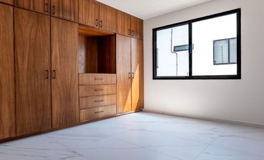 Casa de 5 recamaras Solares Altanza Zona Real