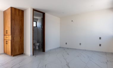 Casa de 5 recamaras Solares Altanza Zona Real
