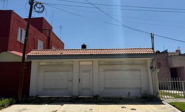 Casa en venta en Bosques de San Sebastián | Cerrada con portón | Cochera eléctrica