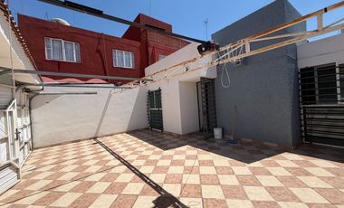 Casa en venta en Bosques de San Sebastián | Cerrada con portón | Cochera eléctrica