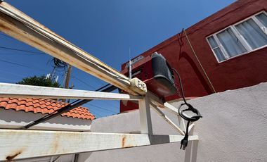 Casa en venta en Bosques de San Sebastián | Cerrada con portón | Cochera eléctrica