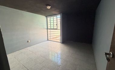 Casa en venta en Bosques de San Sebastián | Cerrada con portón | Cochera eléctrica