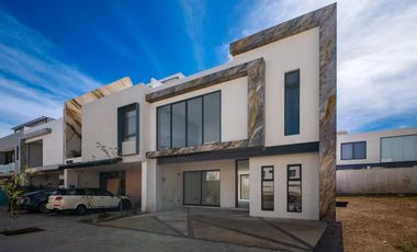 Casa de 5 recamaras Solares – Altanza Zona Real