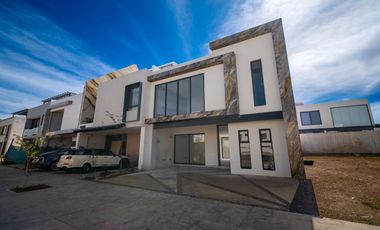 Casa de 5 recamaras Solares – Altanza Zona Real
