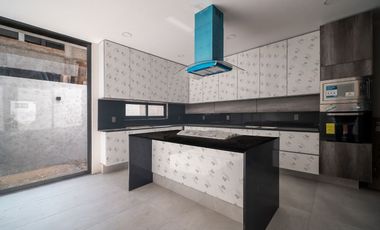 Casa de 5 recamaras Solares – Altanza Zona Real