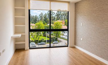 En Renta - Departamento de 2 dormitorios con balcón en Puertas del Sol, Cuenca