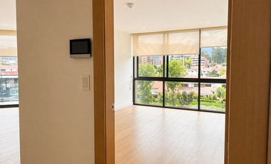 En Renta - Departamento de 2 dormitorios con balcón en Puertas del Sol, Cuenca
