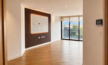 En Renta - Departamento de 2 dormitorios con balcón en Puertas del Sol, Cuenca