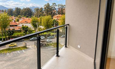 En Renta - Departamento de 2 dormitorios con balcón en Puertas del Sol, Cuenca