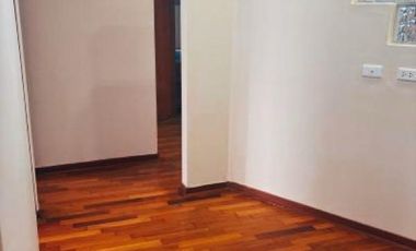 VENDO LINDO DEPARTAMENTO REMODELADO TIPO CASITA EN PISO 1 - SALIDA A PARQUE CONDOMINIO - 3 DOR. - COCHERAS - EXCLUSIVA UBICACIÓN - SANTA TERESA -SURCO