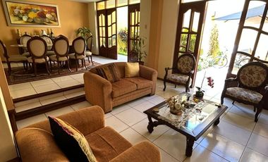 VENDO CASA DE 3 PISOS CALLE LOS JACIENTOS SANTIAGO DE SURCO