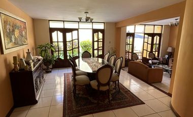 VENDO CASA DE 3 PISOS CALLE LOS JACIENTOS SANTIAGO DE SURCO