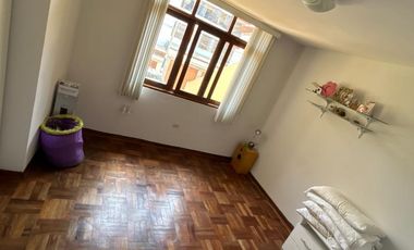 VENDO CASA DE 3 PISOS CALLE LOS JACIENTOS SANTIAGO DE SURCO