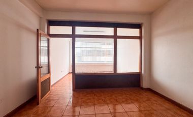 Oficinas en arriendo de distintos tamaños en Galería O’Higgins, acceso por Benavente 531, Puerto Montt