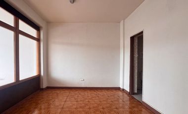 Oficinas en arriendo de distintos tamaños en Galería O’Higgins, acceso por Benavente 531, Puerto Montt
