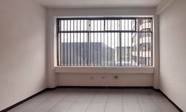 Oficinas en arriendo de distintos tamaños en Galería O’Higgins, acceso por Benavente 531, Puerto Montt