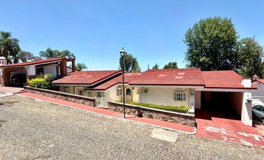 Casa en Venta frente al ingreso del Hotel El Tapatío en Tlaquepaque, Jalisco, México.
