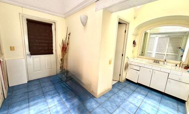Casa en Venta frente al ingreso del Hotel El Tapatío en Tlaquepaque, Jalisco, México.