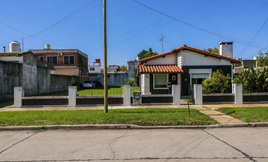 Casa en Venta, Sobre Dos Lotes, Super Amplio y Luminoso, Unica Oportunidad