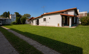 Casa en Venta, Sobre Dos Lotes, Super Amplio y Luminoso, Unica Oportunidad