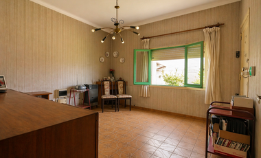 Casa en Venta, Sobre Dos Lotes, Super Amplio y Luminoso, Unica Oportunidad