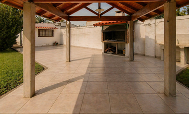 Casa en Venta, Sobre Dos Lotes, Super Amplio y Luminoso, Unica Oportunidad