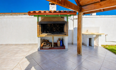 Casa en Venta, Sobre Dos Lotes, Super Amplio y Luminoso, Unica Oportunidad