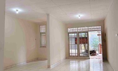 RUMAH SIAP HUNI 2 LANTAI DI GRIYA DEPOK ASRI