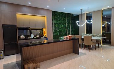 Dijual Villa Mewah Dengan Kolam Renang di Dago Bandung