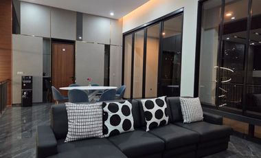 Dijual Villa Mewah Dengan Kolam Renang di Dago Bandung