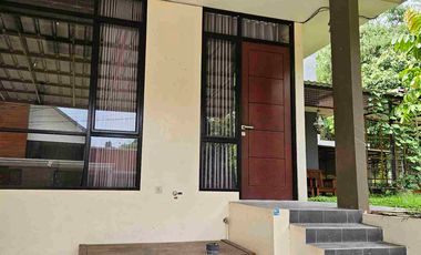 rumah. asri.  lingkungan. one. gate. super. asri.  hal. luas. dari. margonda. 10menitaan.    lelang. bln. ini.    mau. nanya2.  cek. dokumen lsg ke. kantor.  hnya. bln. ini.    terima. kunci.  sd. balik. nama.   rmh. kosong.   wa.  utk. video. dlll.  fast. respond