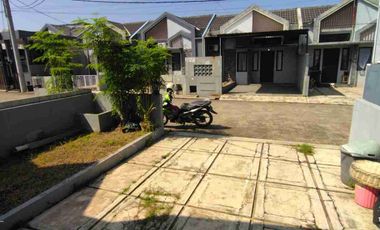 rumah. asri.  lingkungan. one. gate. super. asri.  hal. luas. dari. margonda. 10menitaan.    lelang. bln. ini.    mau. nanya2.  cek. dokumen lsg ke. kantor.  hnya. bln. ini.    terima. kunci.  sd. balik. nama.   rmh. kosong.   wa.  utk. video. dlll.  fast. respond