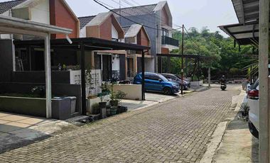 rumah. asri.  lingkungan. one. gate. super. asri.  hal. luas. dari. margonda. 10menitaan.    lelang. bln. ini.    mau. nanya2.  cek. dokumen lsg ke. kantor.  hnya. bln. ini.    terima. kunci.  sd. balik. nama.   rmh. kosong.   wa.  utk. video. dlll.  fast. respond
