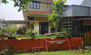 rumah. asri.  lingkungan. one. gate. super. asri.  hal. luas. dari. margonda. 10menitaan.    lelang. bln. ini.    mau. nanya2.  cek. dokumen lsg ke. kantor.  hnya. bln. ini.    terima. kunci.  sd. balik. nama.   rmh. kosong.   wa.  utk. video. dlll.  fast. respond