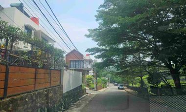 rumah. asri.  lingkungan. one. gate. super. asri.  hal. luas. dari. margonda. 10menitaan.    lelang. bln. ini.    mau. nanya2.  cek. dokumen lsg ke. kantor.  hnya. bln. ini.    terima. kunci.  sd. balik. nama.   rmh. kosong.   wa.  utk. video. dlll.  fast. respond